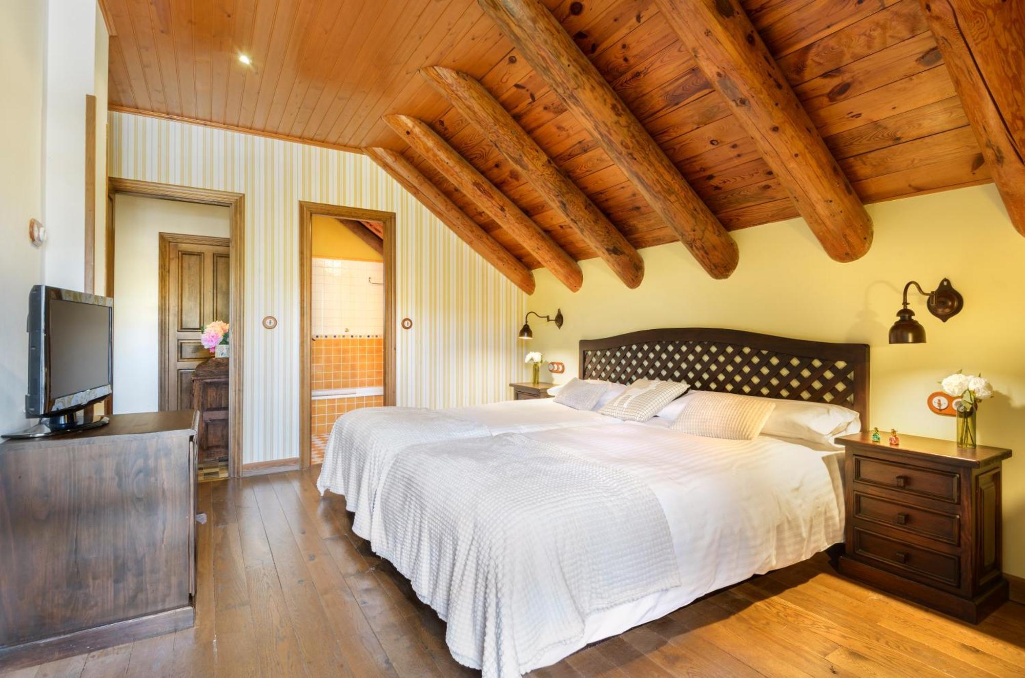 Hotel Rural El Mirador De Los Pirineos Santa Cruz De La Seros Luaran gambar